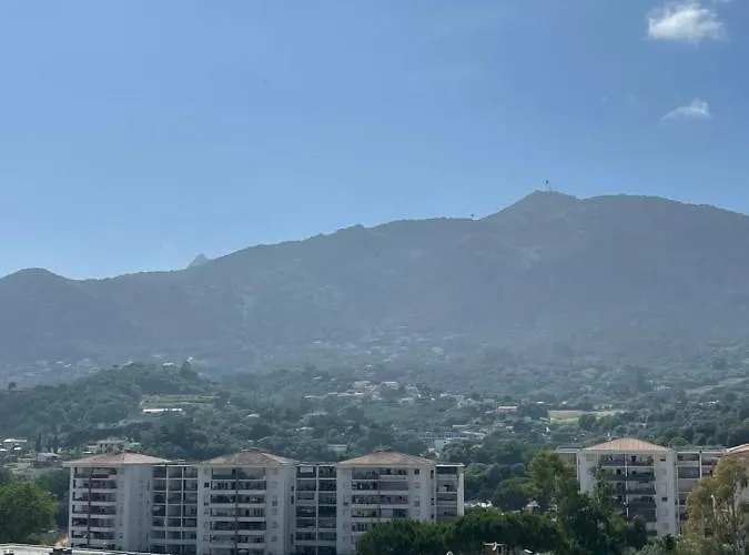 T3, Dernier Etage, Vue Degagee